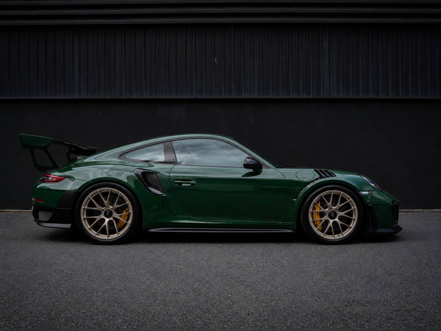 Porsche 911 GT2 RS สี Irish Green