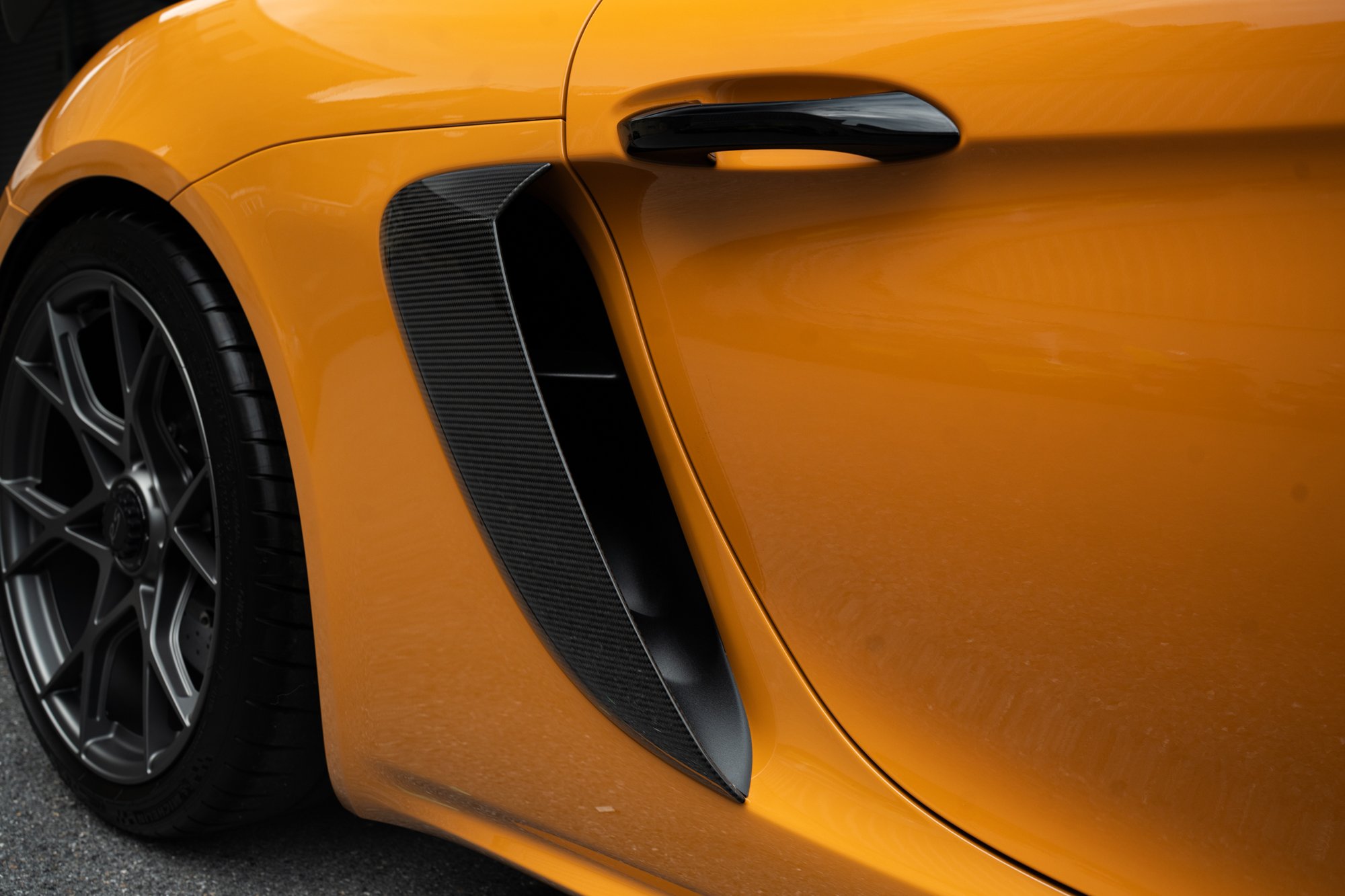 Porsche 718 GT4 RS สี Bahama Yellow