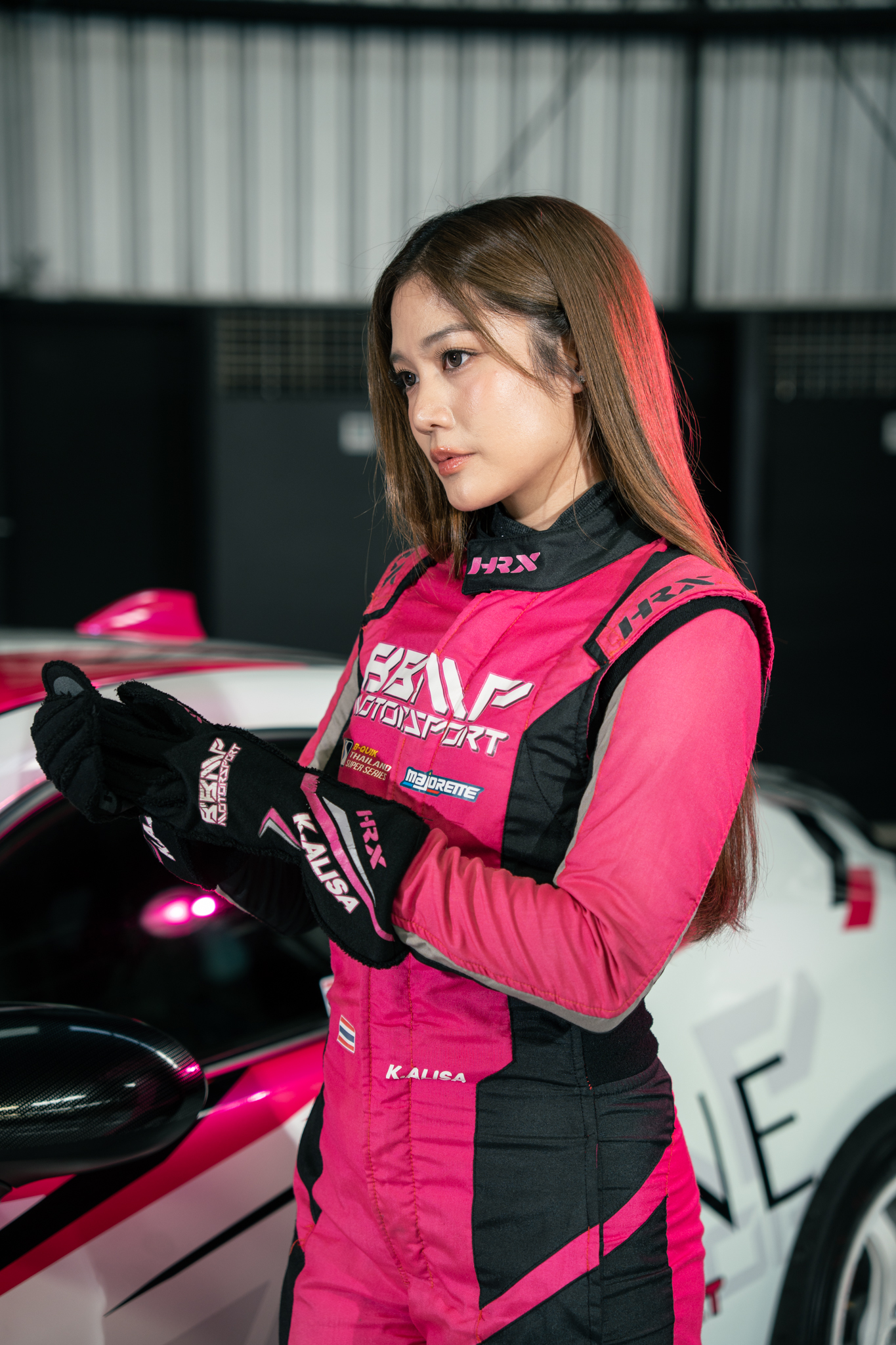 Maprang Alisa ในชุดแข่ง BBMP Motorsport