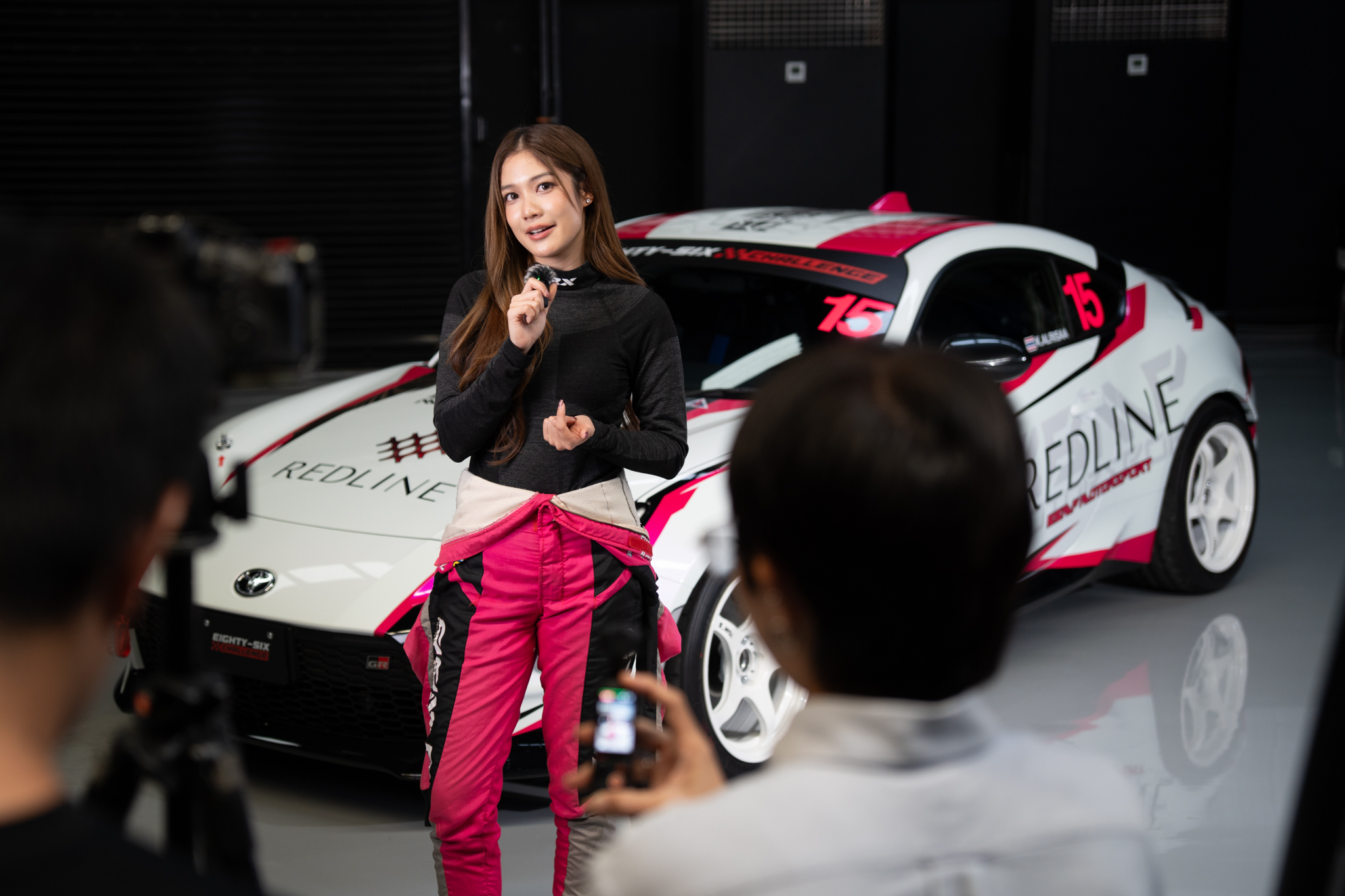 Maprang Alisa กำลังกล่าวในงานเปิดตัว Redline x BBMP