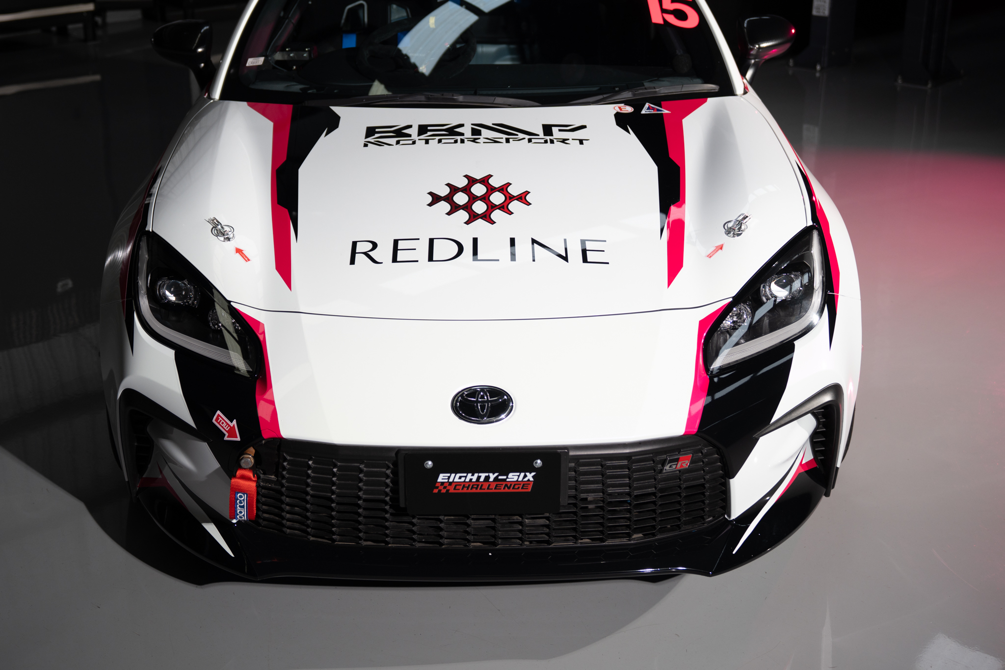 ฝากระโปรง Redline GR86 พร้อมเครื่องหมาย BBMP Motorsport และ Redline