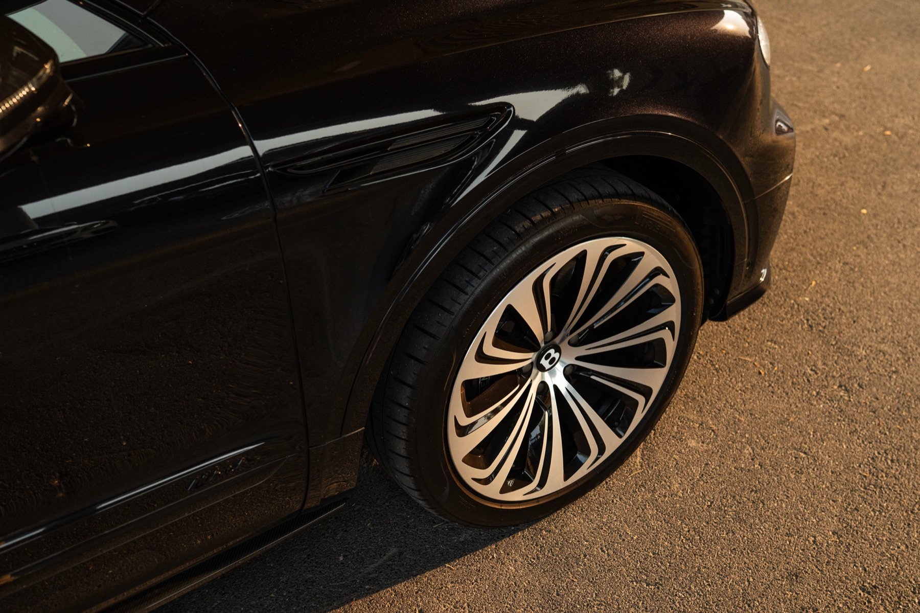 22-inch alloy wheel