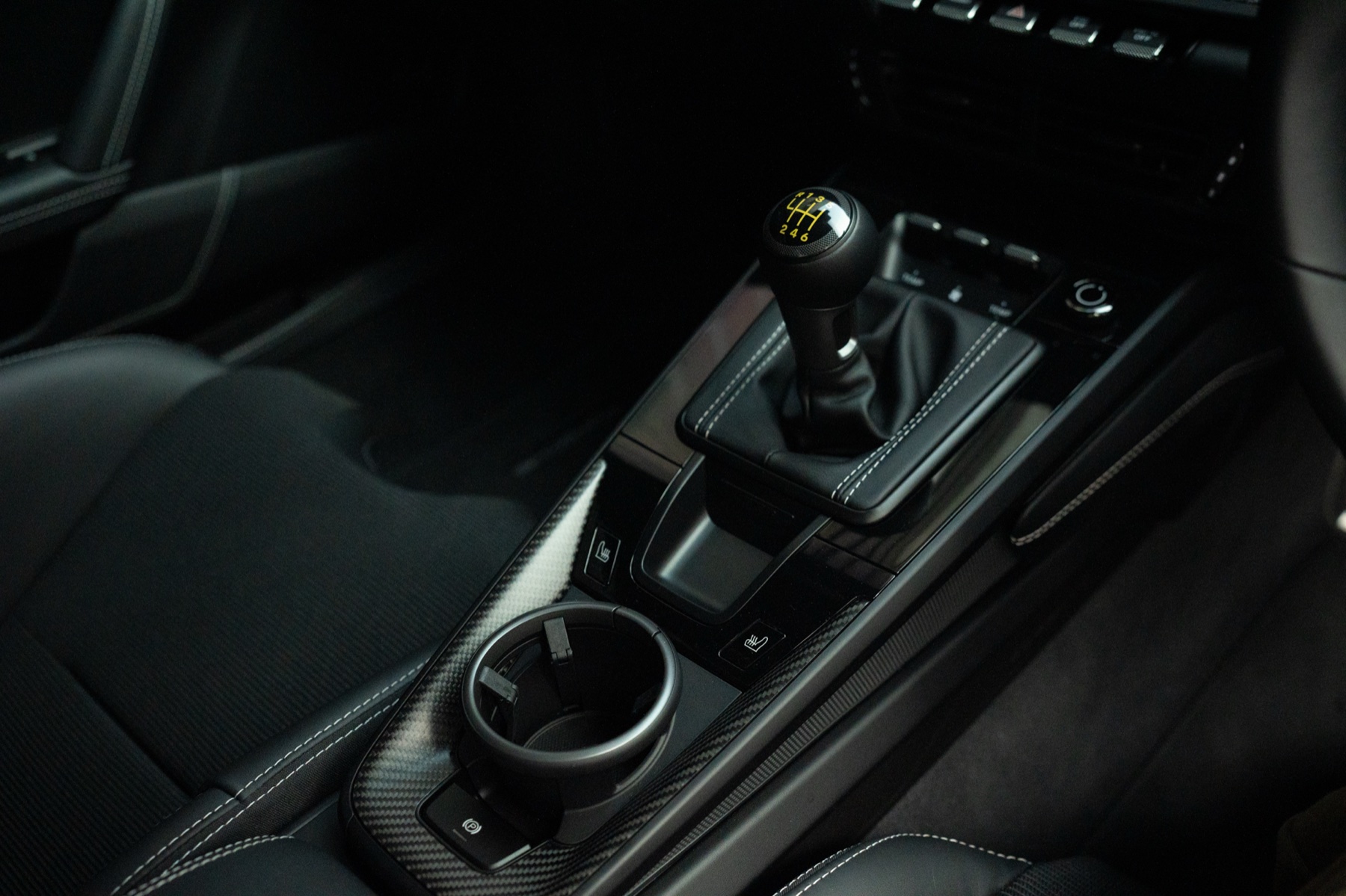 คันเกียร์อะลูมิเนียมและหนังของ GT3 Touring